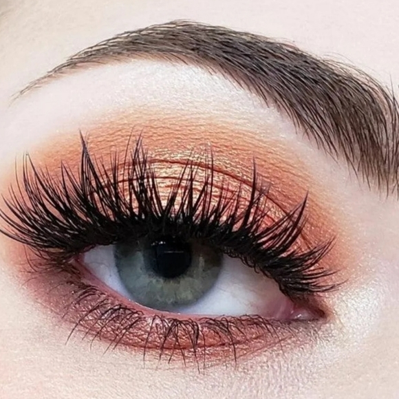 3/$18🎀Crown Eyeshadow Palette - Picture 2 of 6